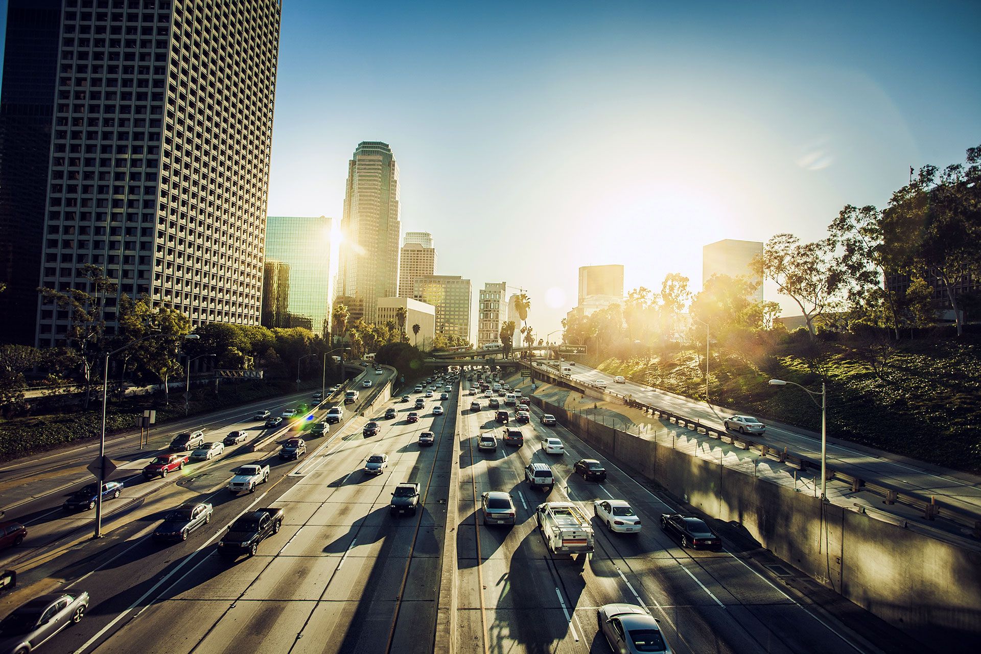 El tráfico en el centro de Los Ángeles en el contexto de los vías gestionadas