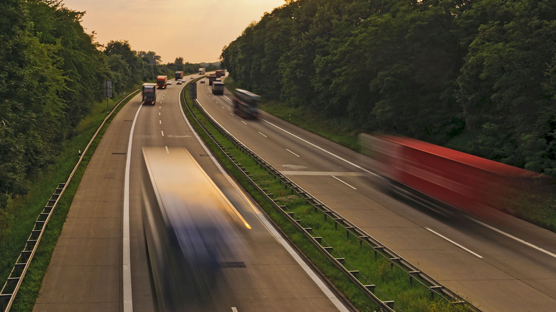 © Kapsch TrafficCom KTC2461 Two trucks on the highway-1920x1079
