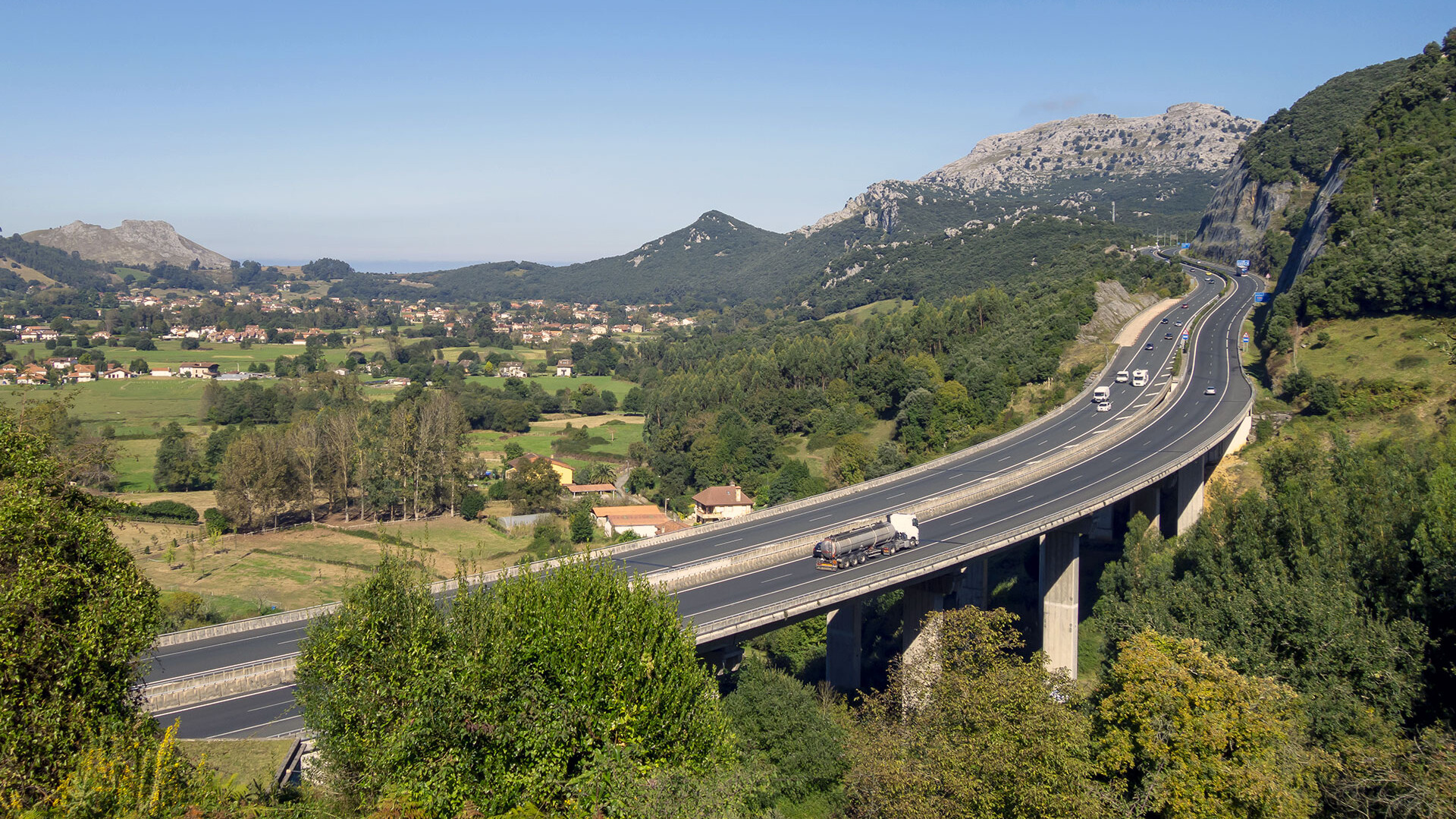 © Bildnachweis: agafapaperiapunta
Creative #: 1082883748
Lizenztyp: Lizenzfrei
Kollektion: iStock / Getty Images Plus KTC7342 Highway-A8 Spain-1920x1079