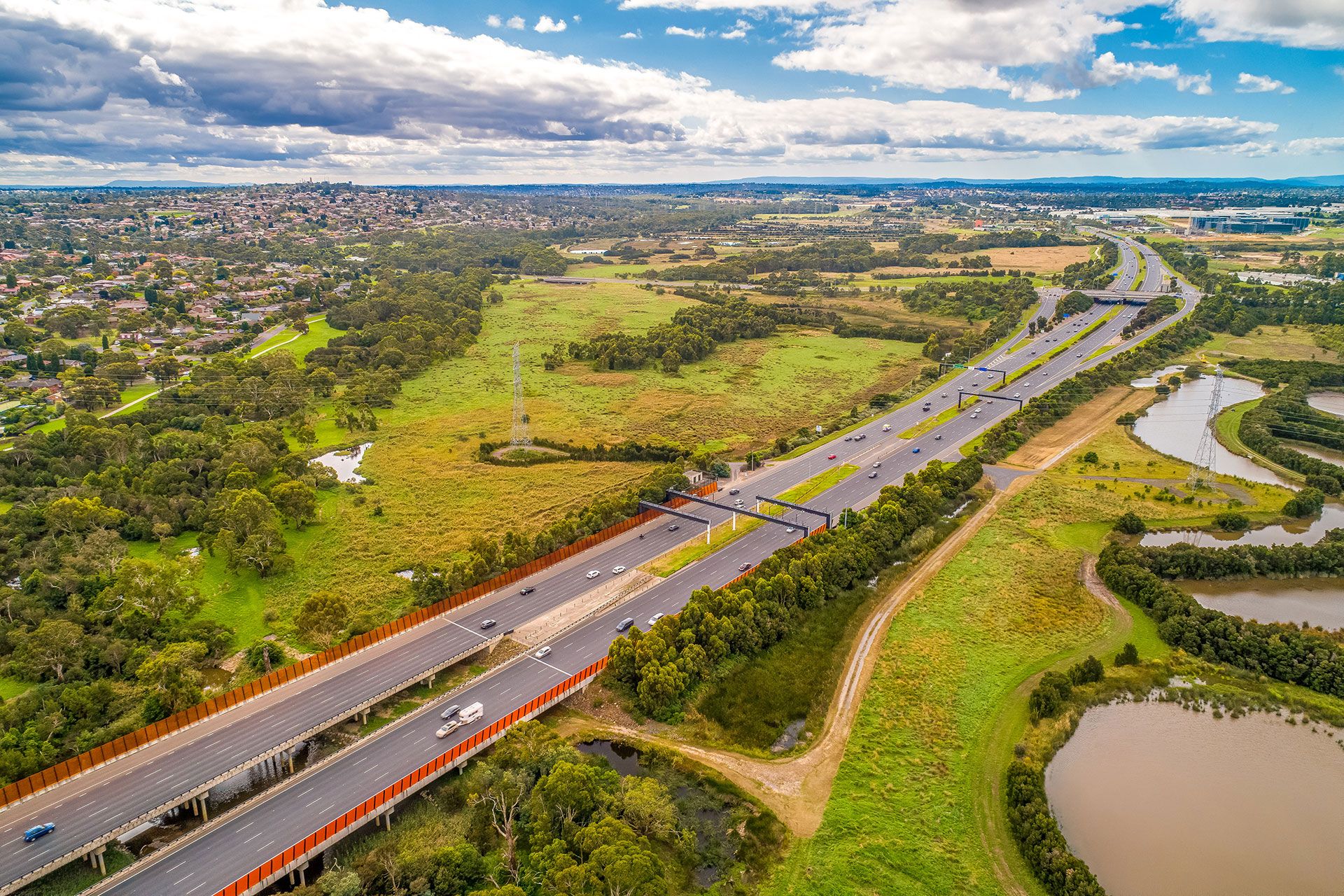 © Kapsch TrafficCom Autobahn mit Autos aus der Vogelperspektive.
